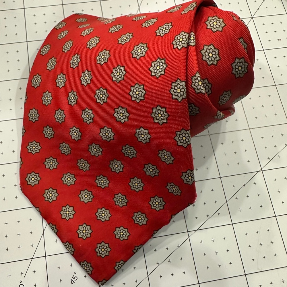 Elegant Floral Red Men's Silk Tie